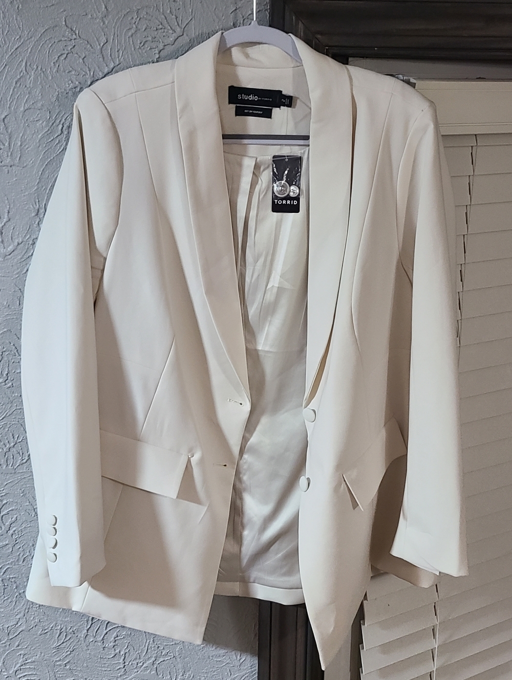 torrid Soho Studio Refined Crepe Blazer Cream Shawl Collar Blazer  *Nwt* - Picture 7 of 16